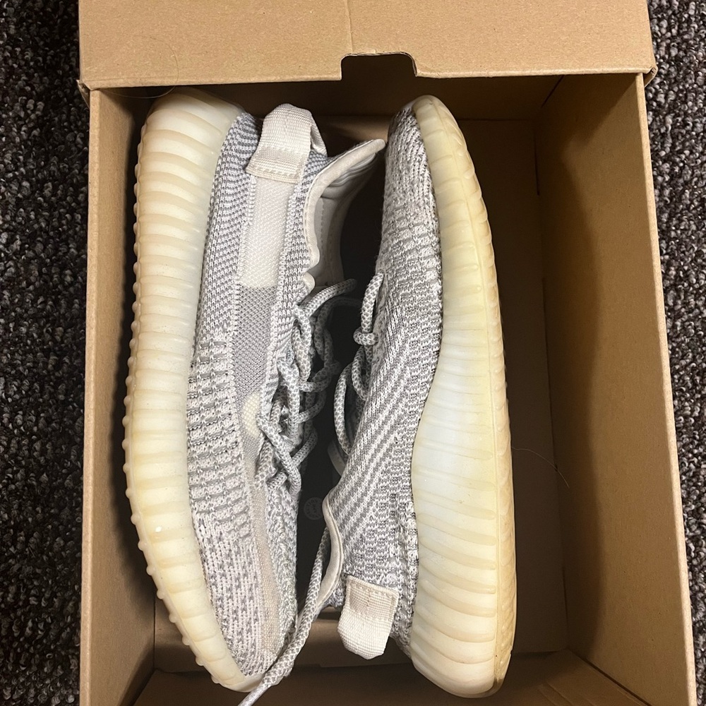 Adidas Yeezy Boost 350 V2 in Cream and Gray - Picture 3 of 9